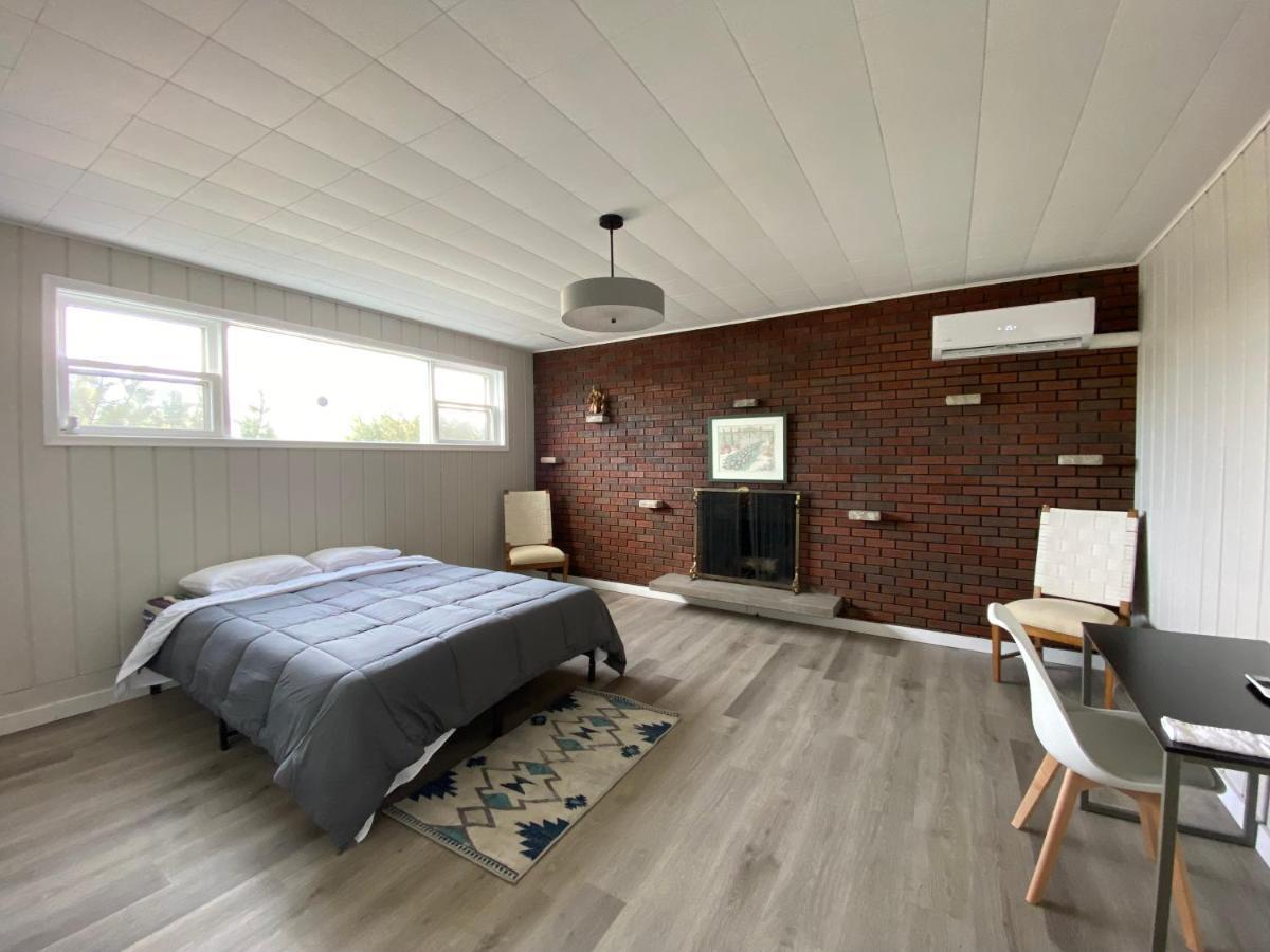 Private Room Lakeview House- Westmount Монктон Экстерьер фото