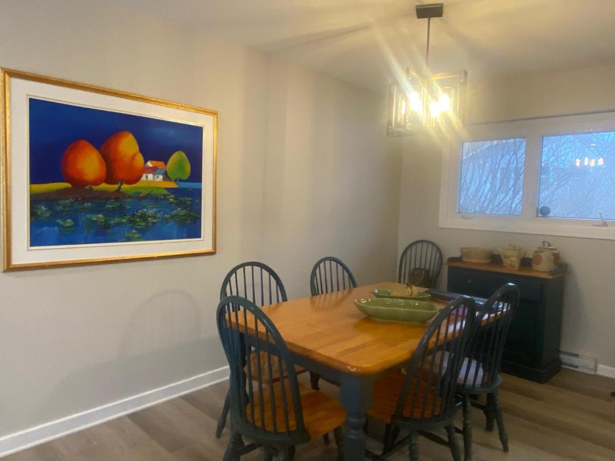 Private Room Lakeview House- Westmount Монктон Экстерьер фото